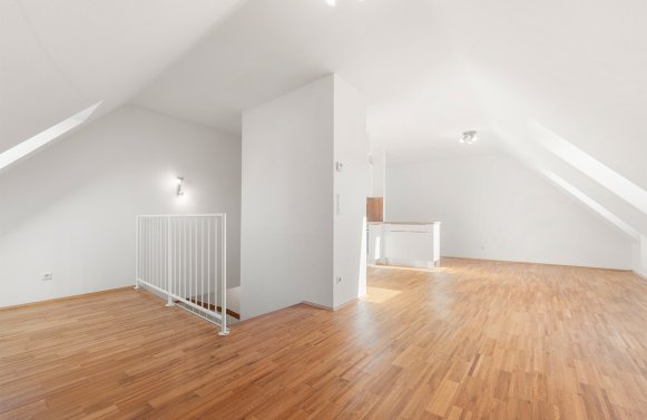 Immobilie in 1170 Wien, 17. Bezirk: Lichtdurchflutete DG-Maisonettewohnung mit Altbauflair in Hernals!