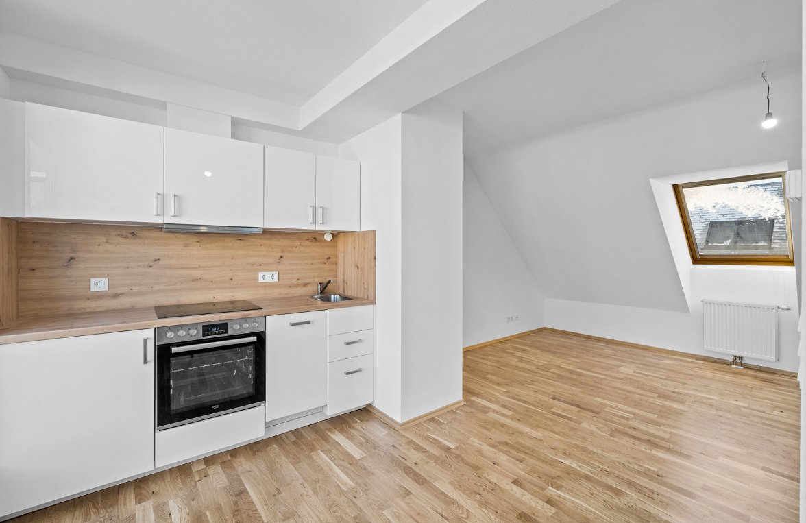 Immobilie in 1170 Wien, 17. Bezirk: 2 Zimmer DG-Wohnung in saniertem Altbau mit Freifläche - bild 1