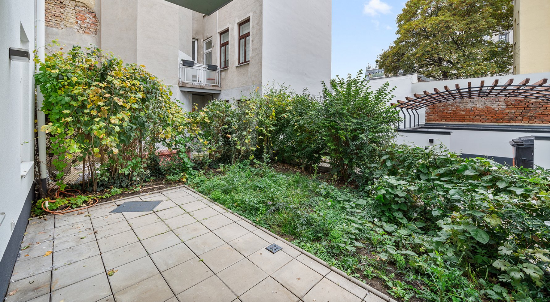 Property in 1170 Wien, 17. Bezirk: City flair with garden! 3-room apartment in renovated old building in Hernals - picture 1