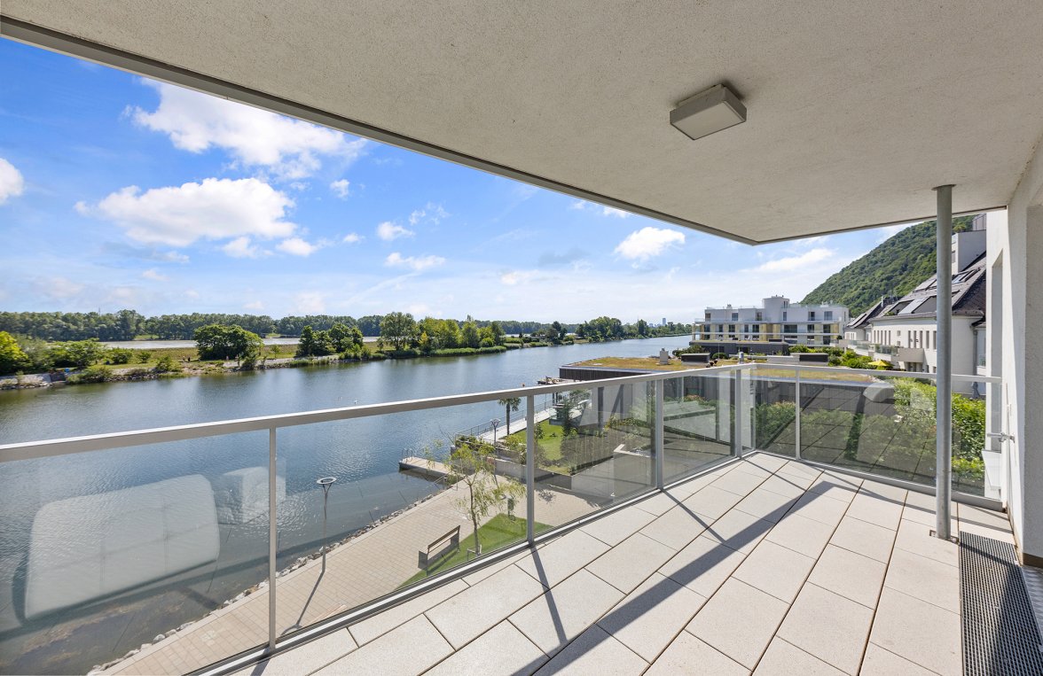 Property in 1190 Wien, 19. Bezirk: Exclusive four-room apartment on the Danube with a private beach - picture 1