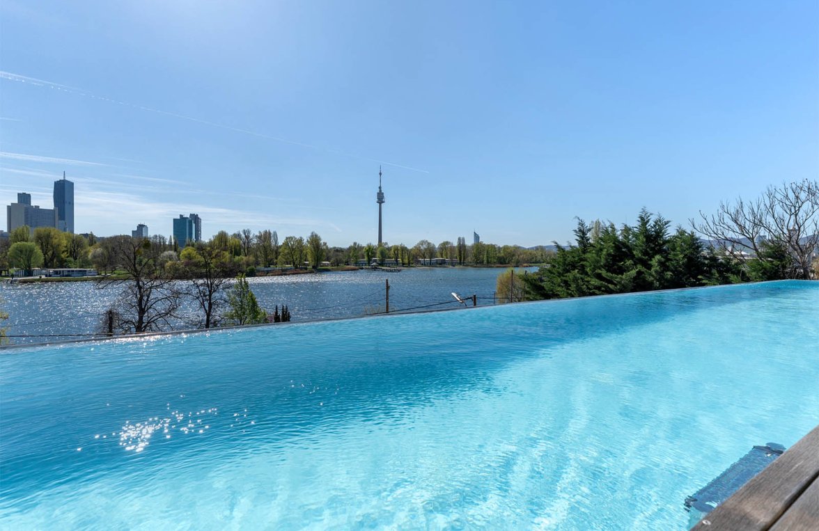 Immobilie in 1120 Wien, 22. Bezirk: Architektenvilla mit  Infinity Pool  und Blick auf die Wiener Skyline - bild 10
