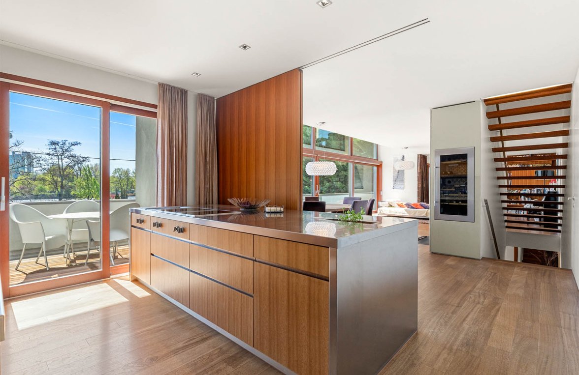 Immobilie in 1120 Wien, 22. Bezirk: Architektenvilla mit  Infinity Pool  und Blick auf die Wiener Skyline - bild 4