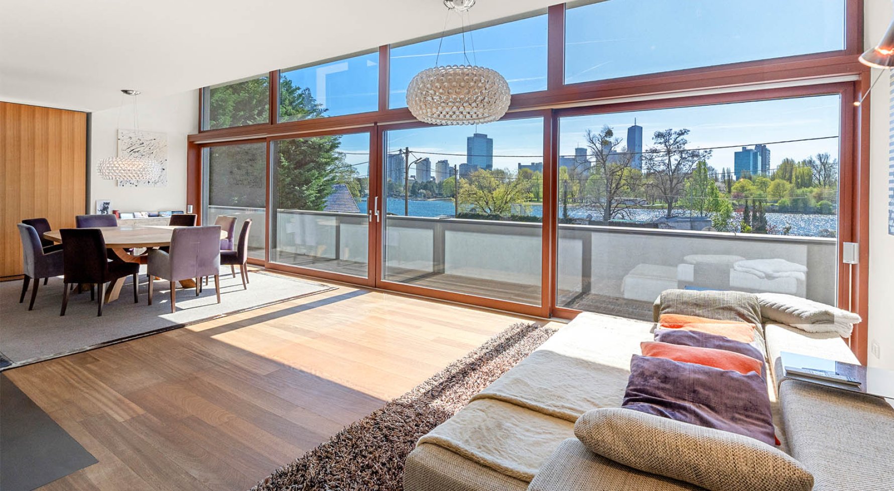 Immobilie in 1120 Wien, 22. Bezirk: Architektenvilla mit  Infinity Pool  und Blick auf die Wiener Skyline - bild 1