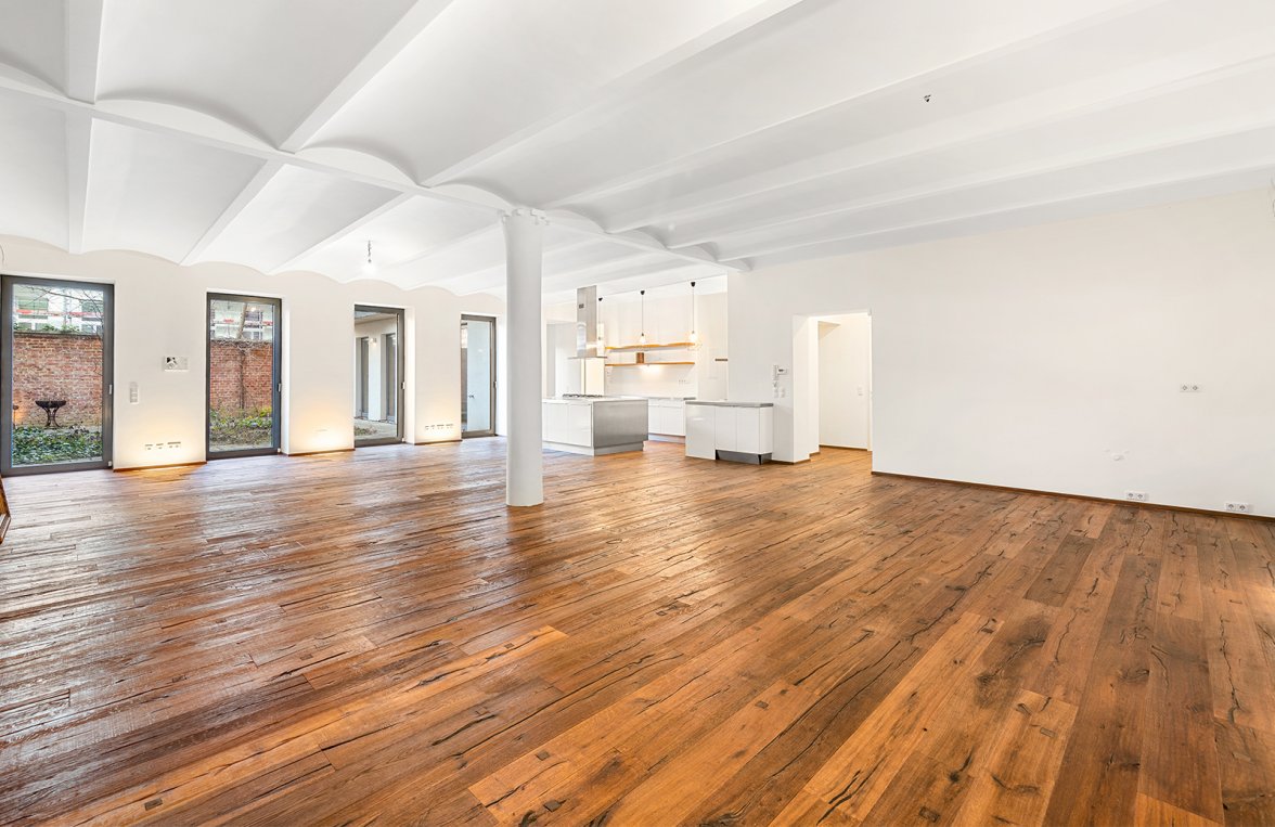 Property in 1070 Wien - 7. Bezirk: Investment building in a desirable city location of Vienna - picture 1