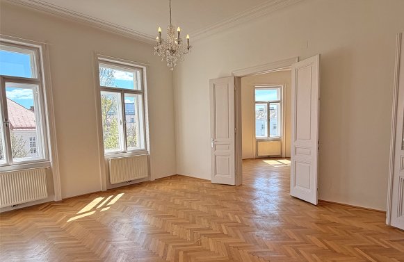Immobilie in 1090 Wien, 9. Bezirk: Herrschaftlicher Altbau mit Weit- und Grünblick im Alsergrund, Wien