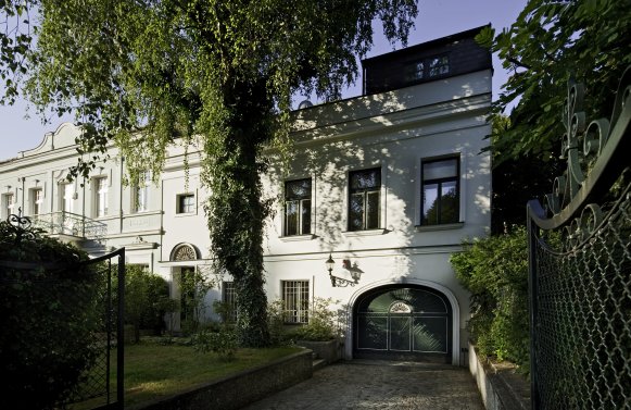 Property in 1190 Wien, 19. Bezirk: Stylish villa with history in Grinzing!