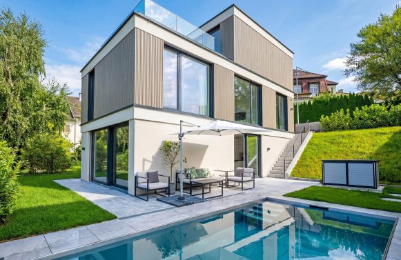 Immobilie in 2380  Vor den Toren Wiens - Perchtoldsdorf: Exklusives Wohnen vor den Toren Wiens! Moderne Villa mit Panorama-Dachterrasse