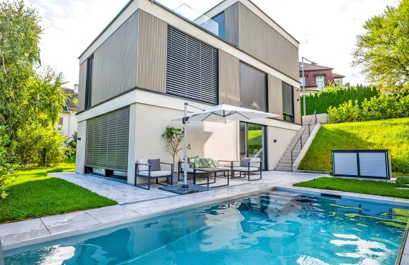 Immobilie in 2380  Vor den Toren Wiens - Perchtoldsdorf: Exklusives Wohnen vor den Toren Wiens! Moderne Villa mit Panorama-Dachterrasse