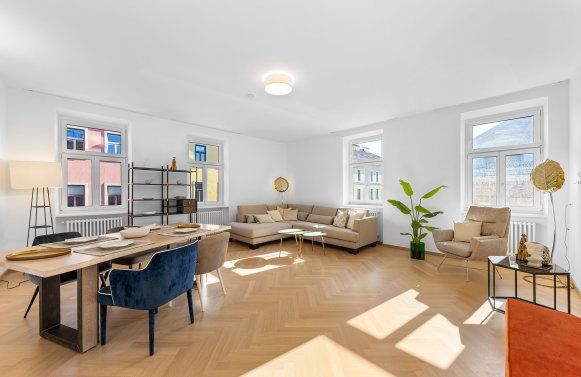 Property in 1090 Wien, 9. Bezirk: Charming prime location apartment in historic building near AKH and Volksoper