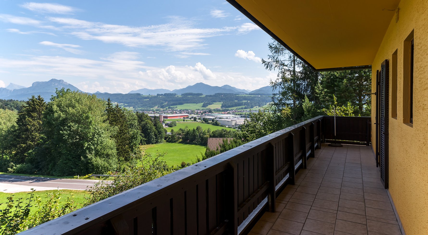 Immobilie in 5303 Salzburg - Thalgauberg: Traumblick ins Alpenvorland - Landhaus wartet aufs Wachküssen - bild 1
