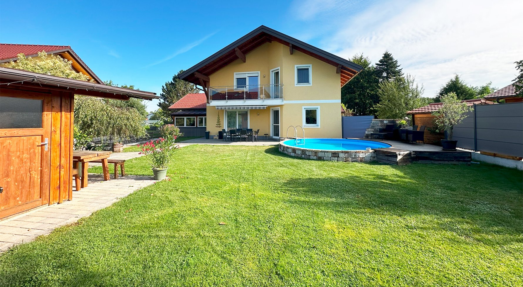 Immobilie in 5221 Lochen am See: LOCHEN AM SEE! Einfamilienhaus mit Pool und großem Grundstück! - bild 1