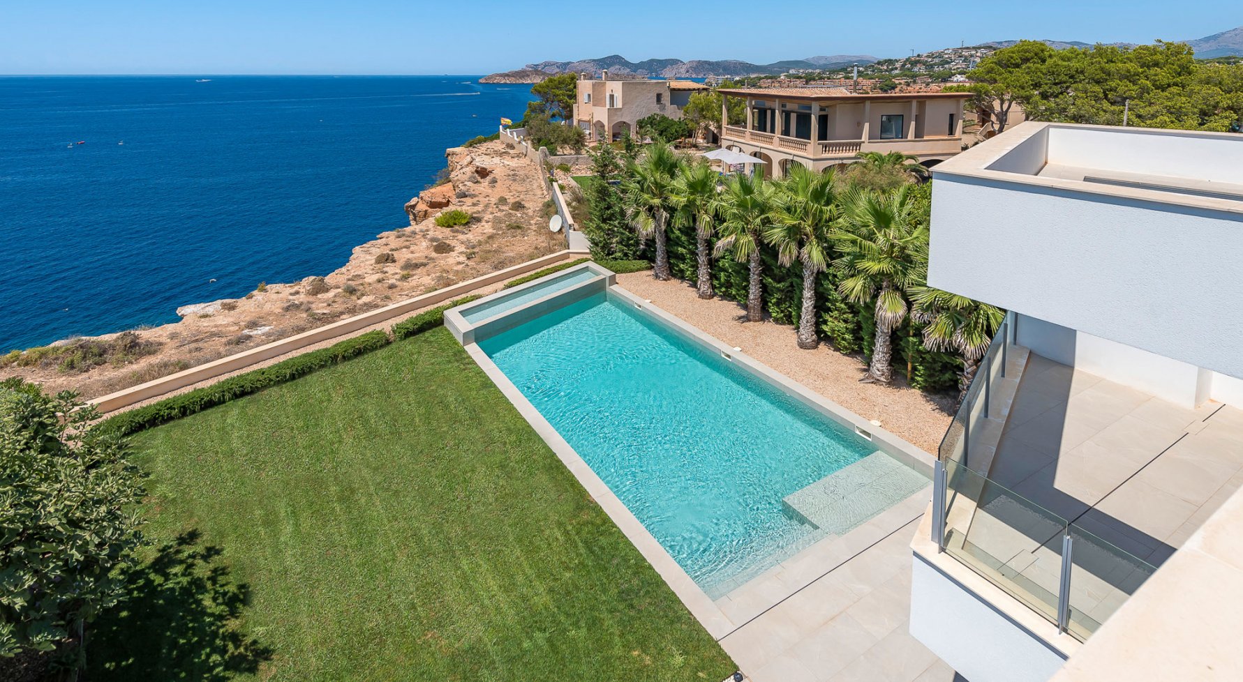 Immobilie in 07180 Mallorca - Calvià / el Toro: Villa in erster Meereslinie - Nähe Port Adriano - bild 1