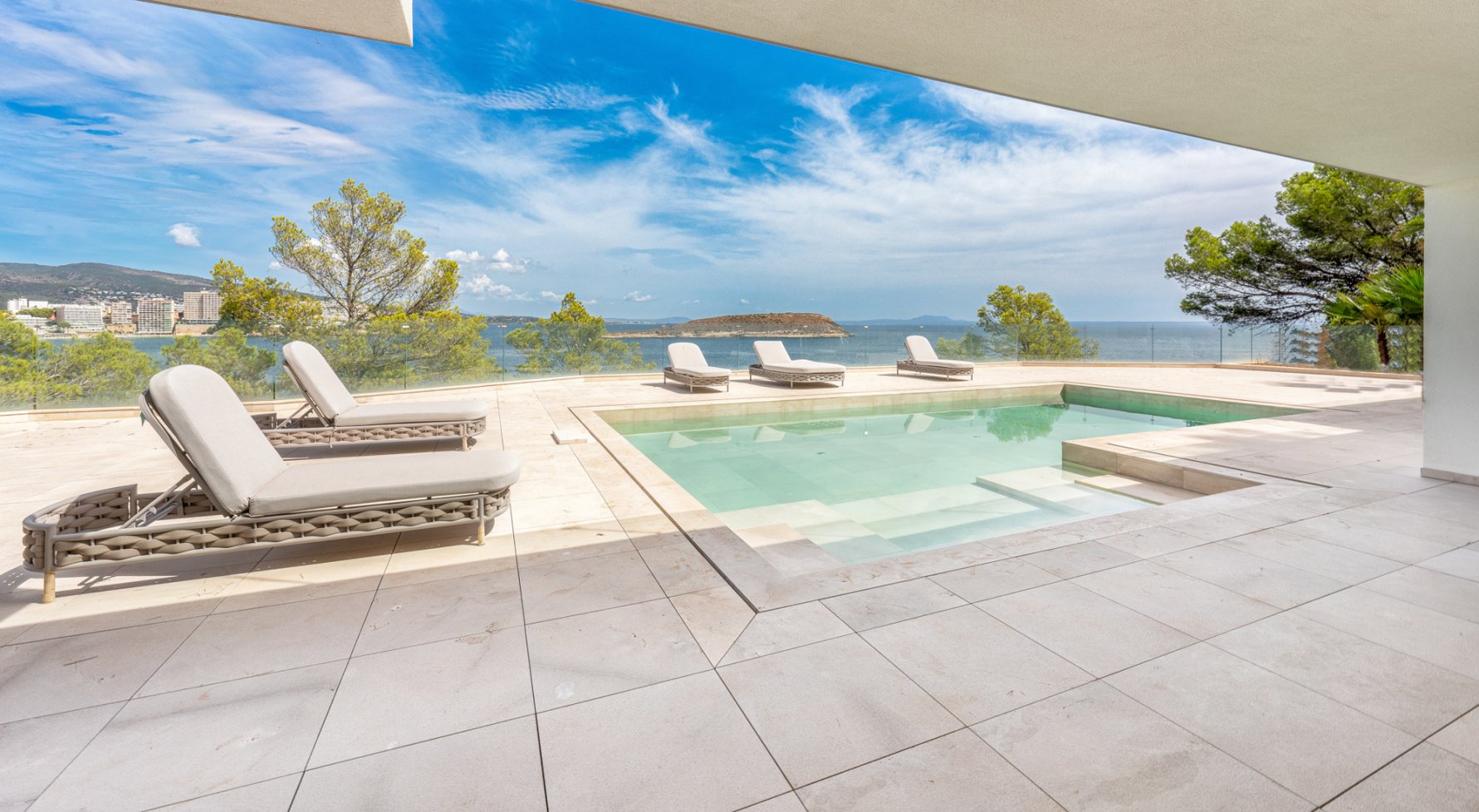 Immobilie in 07181 Spanien - Cala Vinyas: Villa Deluxe mit gigantischem Blick - direkt am Meer mit eigenem Meerzugang - bild 1