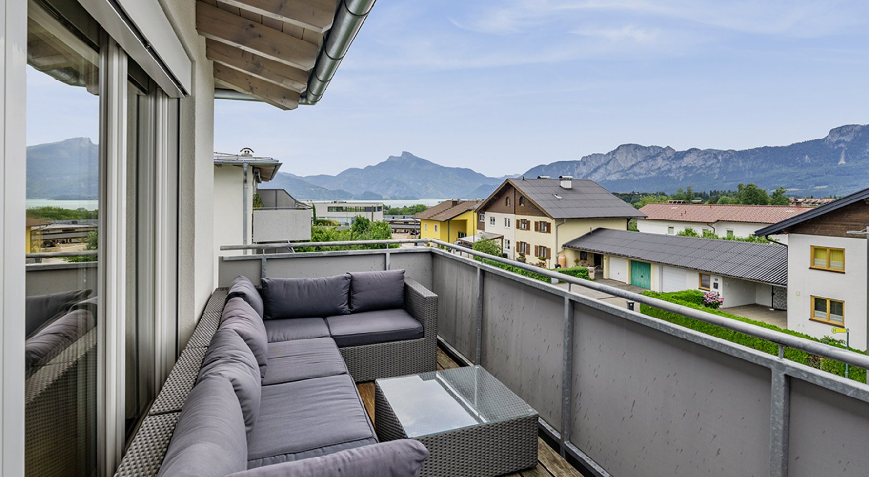 Property in 5310 Mondsee - Schlössl: Here, the view takes center stage - Living with a view of Mondsee! - picture 1