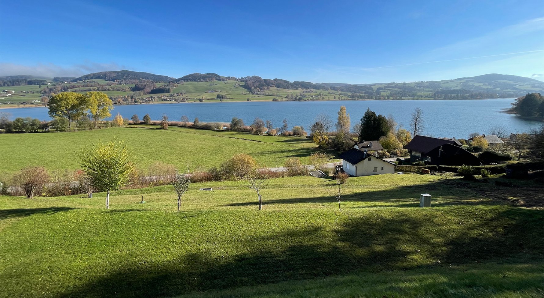 Property in 4894 Irrsee / Salzkammergut: Country house with an unobstructable panoramic view overlooking Lake Irrsee - picture 1