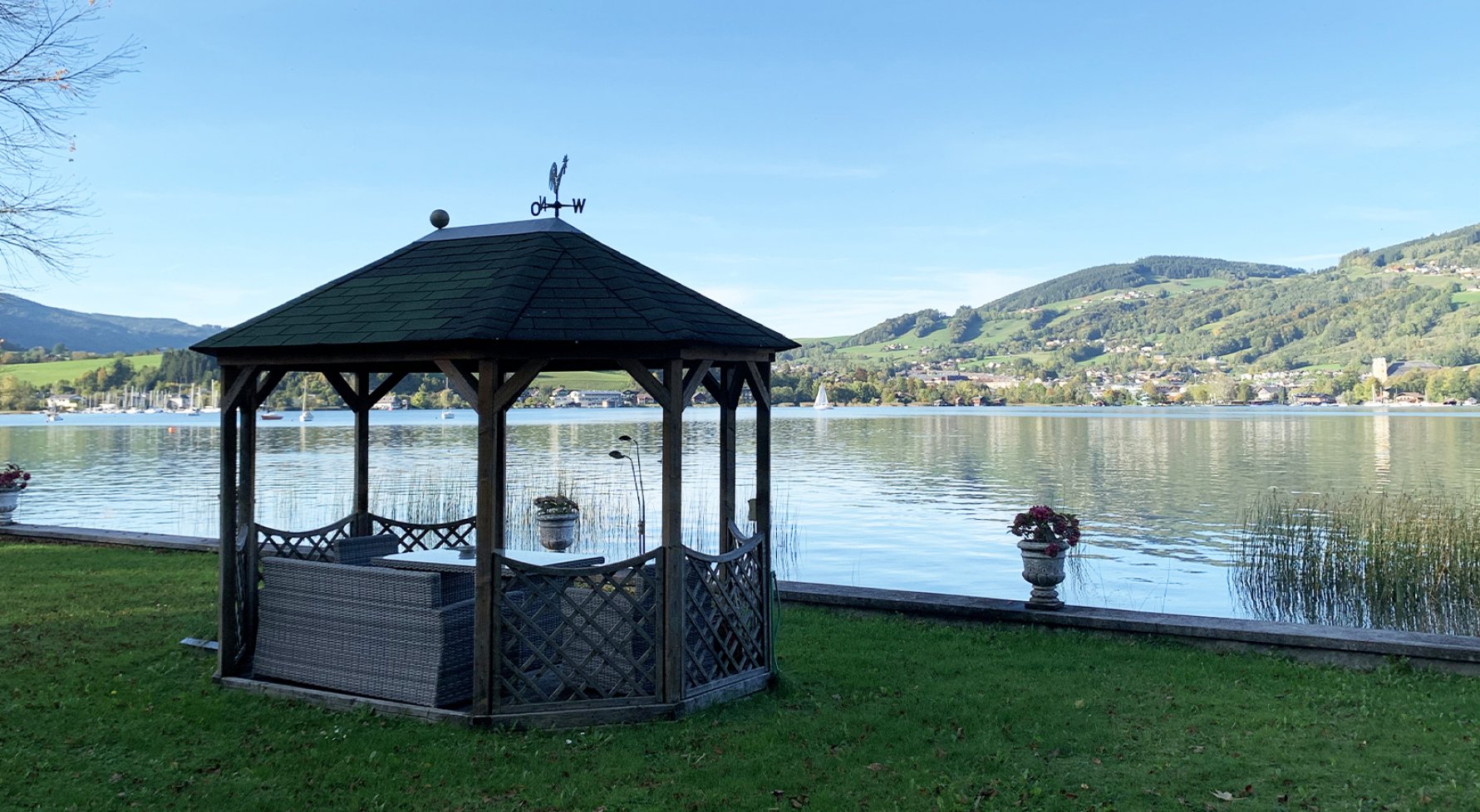 Property in 5310 St. Lorenz am Mondsee / Salzkammergut: ONE OF A KIND on Lake Mondsee Lake home with 40 m lake front, jetty & boathouse - picture 1