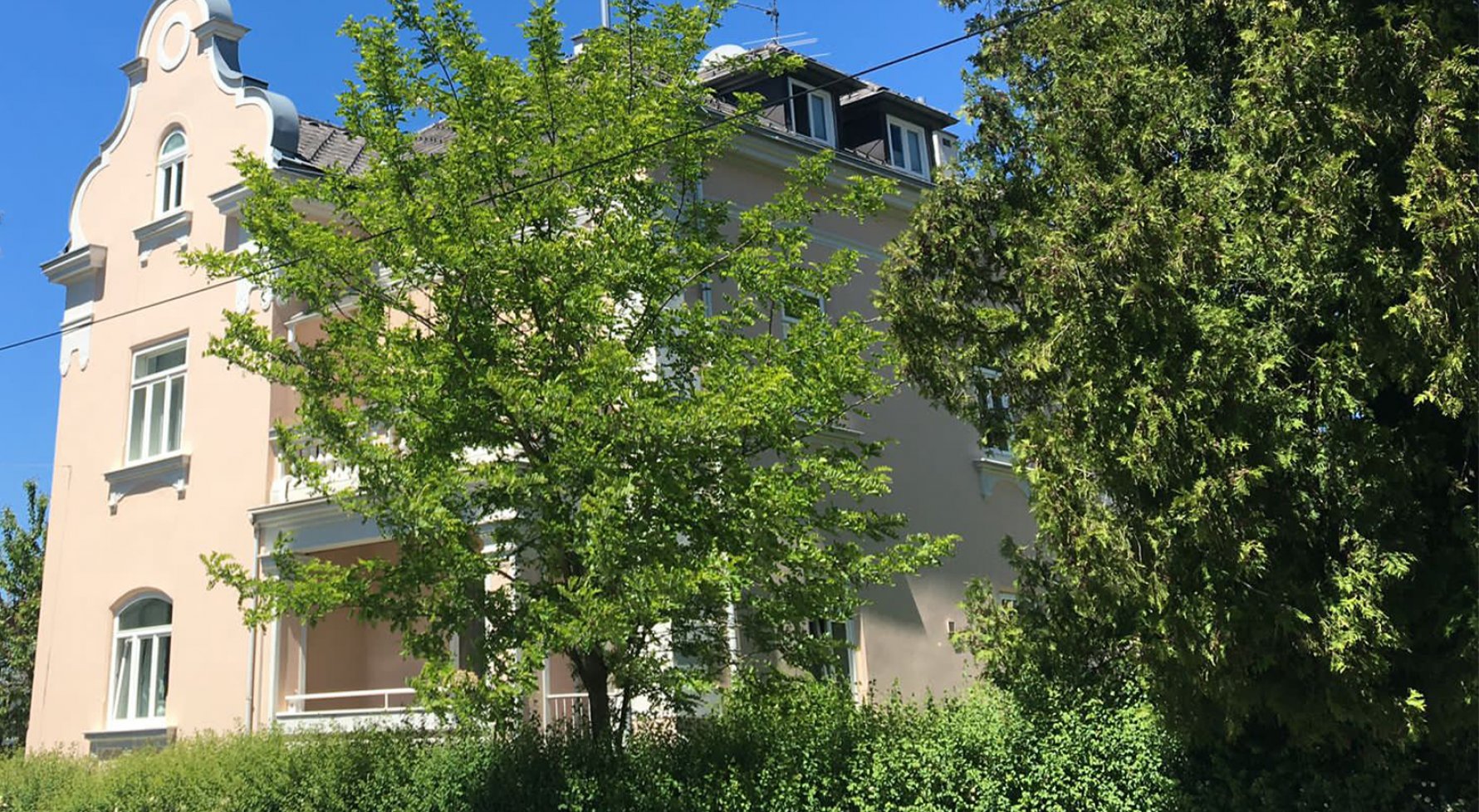 Property in 5023 Salzburg - Gnigl: Zeitloser Charme! 3-Zimmer DG-Wohnung am Fuße des Heubergs - picture 1