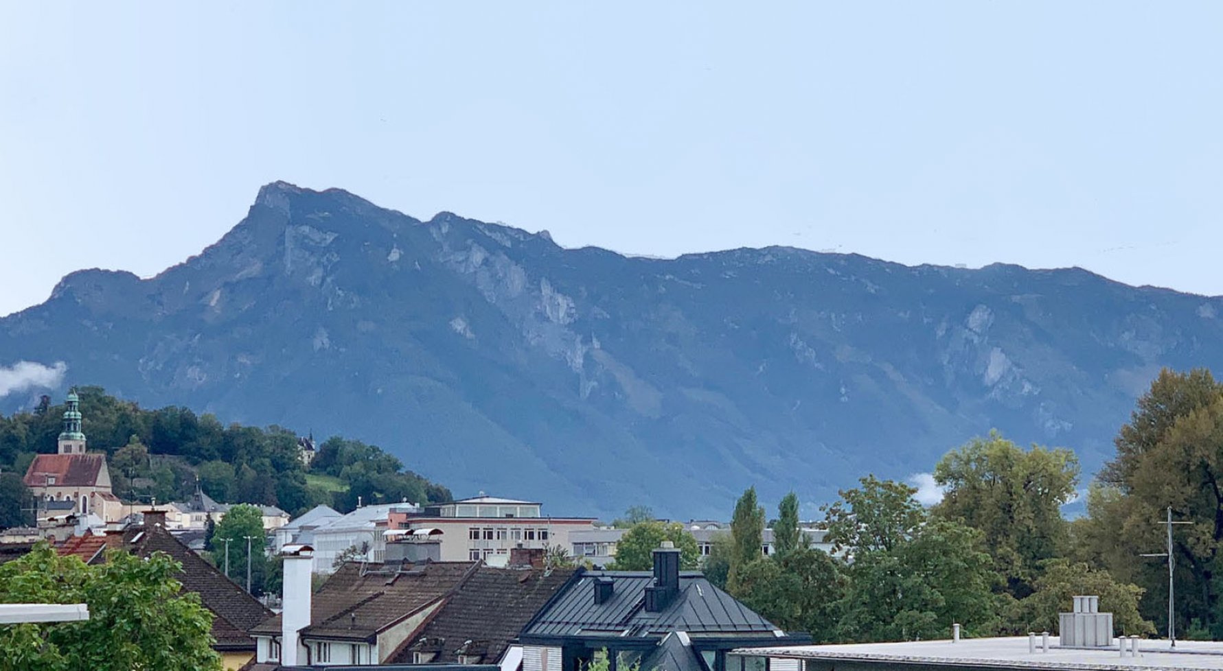 Property in 5020 Salzburg - Josef-Mayburger-Kai: Living with panoramic view near the Salzachkai! Stylish top floor apartment in a s - picture 1