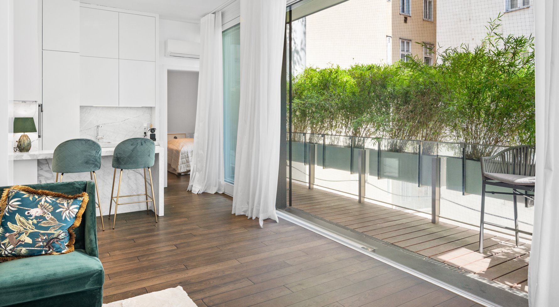 Property in 1010 Wien - 1. Bezirk: Right in the historic centre: exclusive 2-room apartment with spacious balcony! - picture 1