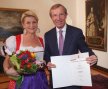 Übergabe Ehrenzeichen des Landes Salzburg durch LH Dr. Wilfried Haslauer