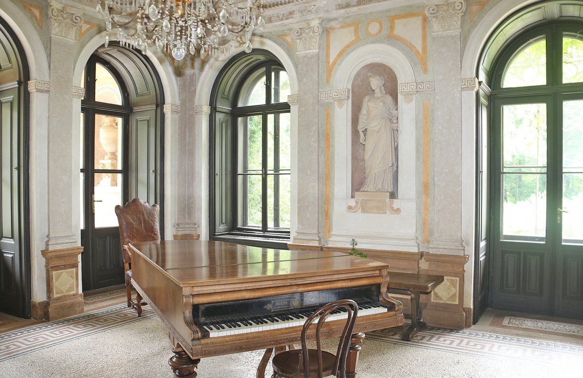 Immobilie in 5020 Salzburg - Anif: Absolute Alleinlage - Historische Villa auf 3,1 ha eingezäuntem Parkgrund - bild 2