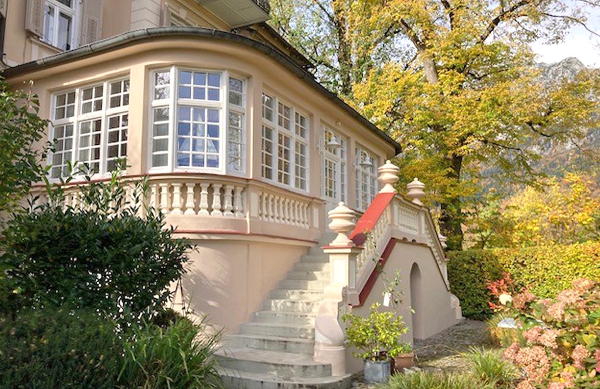 Property in 83435 Bayern - Bad Reichenhall: Old building - villa floor with approx. 235 m² of living space and a garden - picture 1