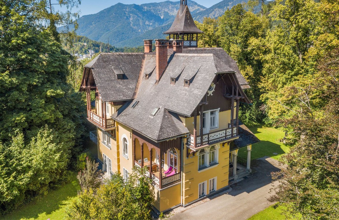 Immobilie in 4820 Bad Ischl / Salzkammergut: Salzkammergut-Villa von 1897 in Alleinlage auf 12.000 m² Grund - bild 1