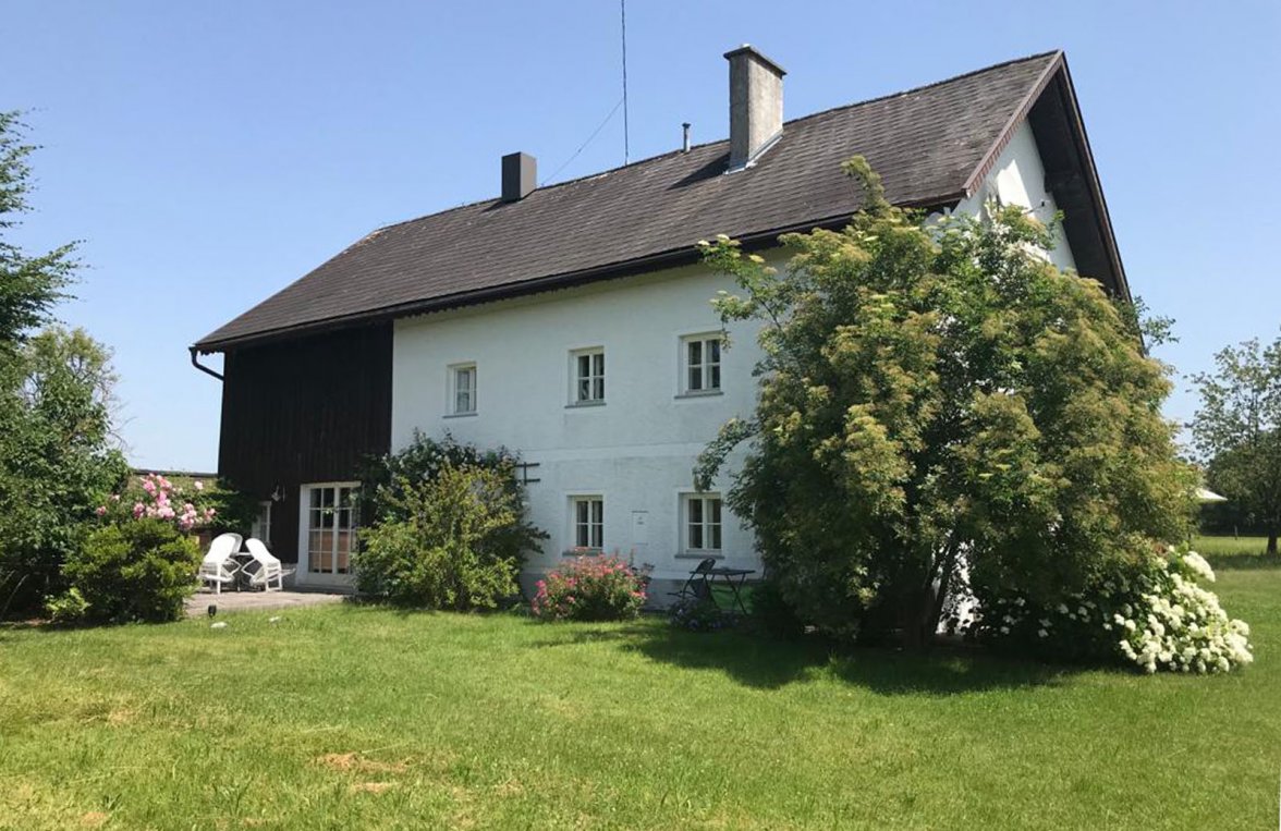 Property in 5274 Oberösterreich - Innviertel: LIVING CLOSE TO NATURE IN MATTIGAU! Enchanting farmhouse near Braunau... - picture 1