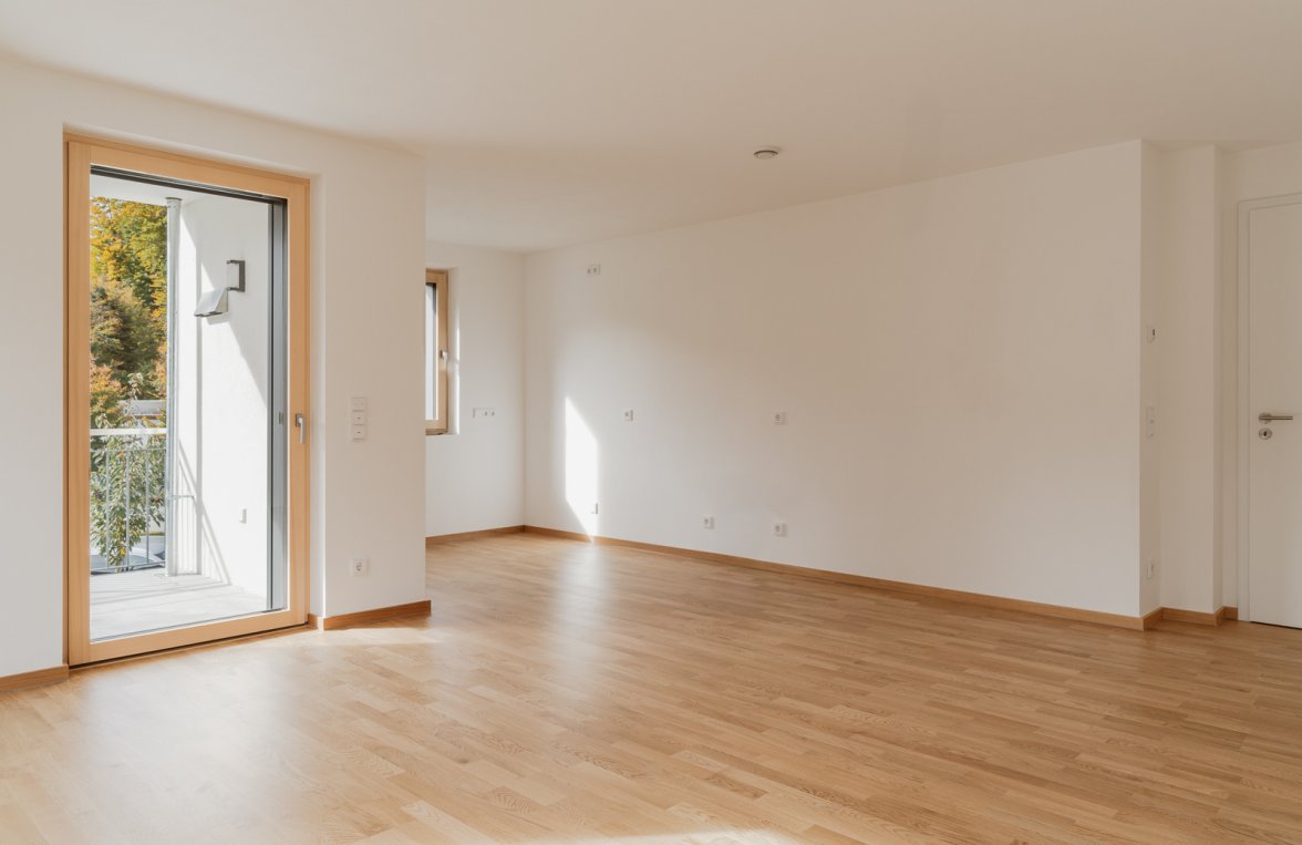 Property in 83435 Bayern - Bad Reichenhall: Space miracle! Living with a sunny south-facing balcony and a view of Schönberg - picture 4
