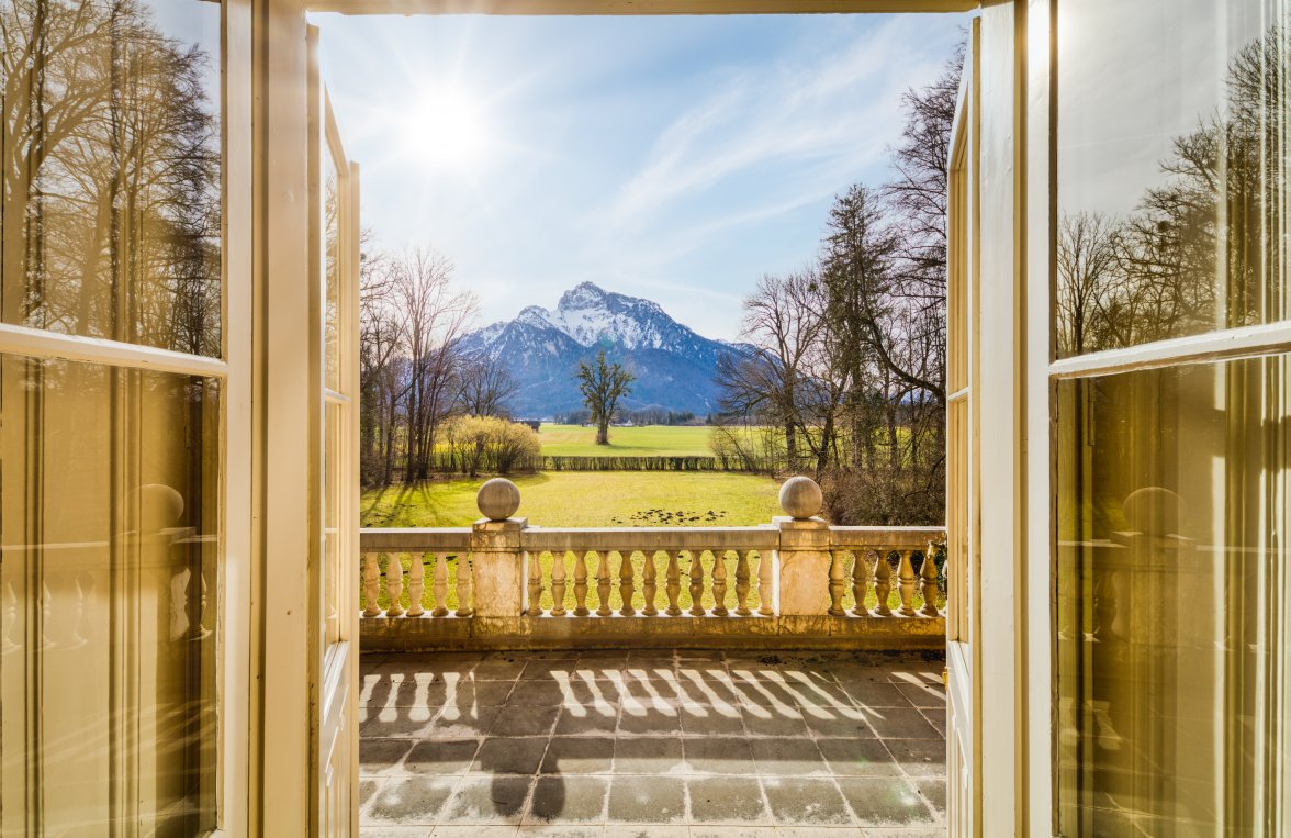 Immobilie in 5020 Salzburg - Anif: Alleinlage - Historische Schloss-Villa mit 1.540m² Wohn-/Nutzfläche - bild 2