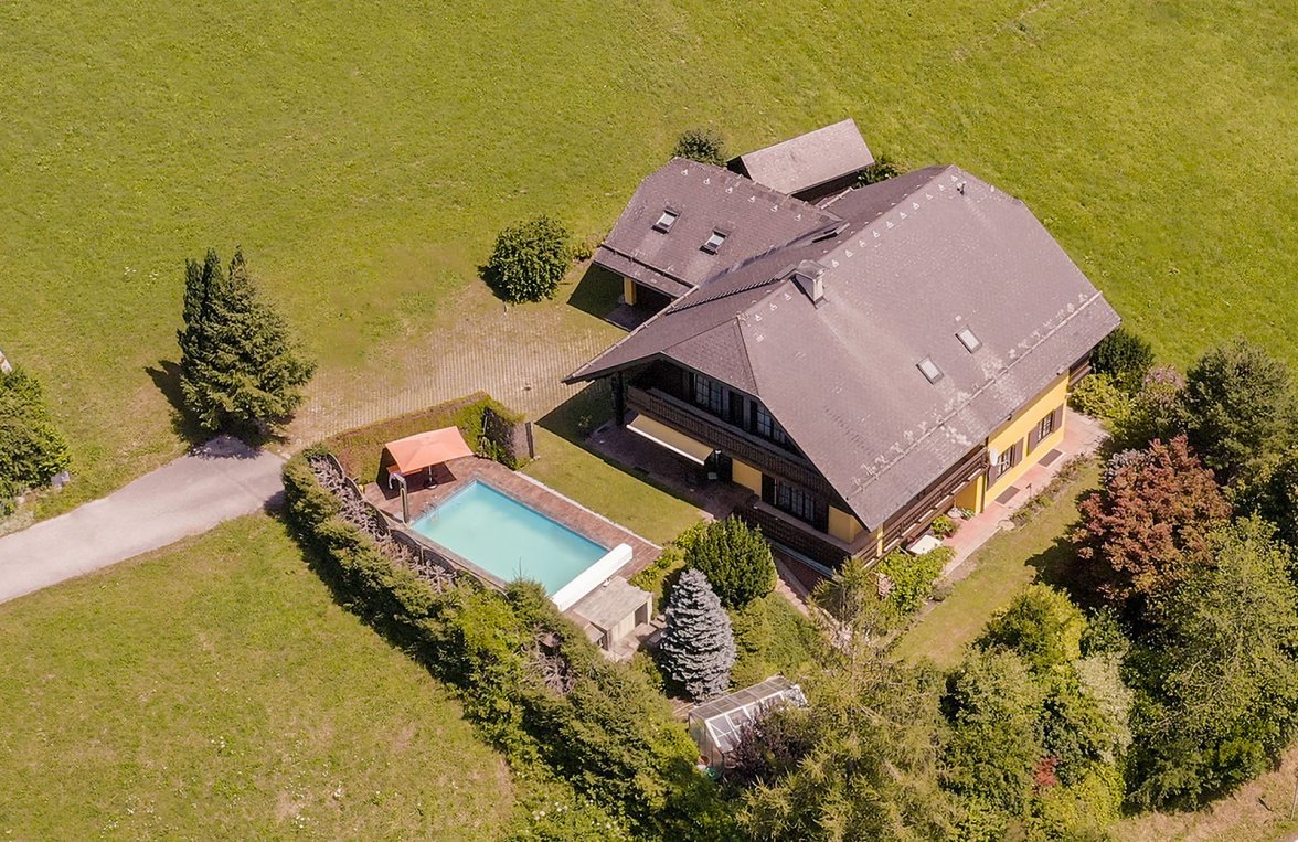 Immobilie in 5303 Salzburg - Thalgauberg: Traumblick ins Alpenvorland - Landhaus wartet aufs Wachküssen - bild 1