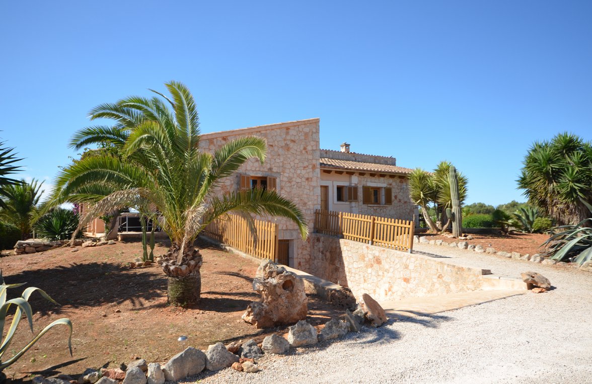 Property in 07650 Spanien - Santanyí: Charming country house with holiday rental licence near Santanyí - picture 1