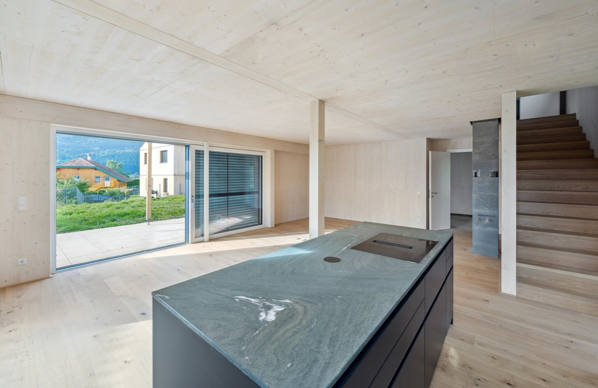 Immobilie in 5310 Salzkammergut - St. Lorenz am Mondsee: Familiäres Massivholzhaus mit herrlichem Blick zur Drachenwand - bild 2