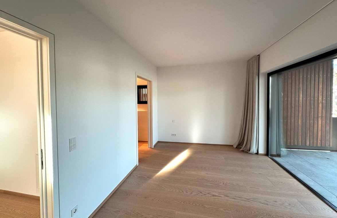 Property in 5020 Salzburg - Morzg: For car lovers! Penthouse maisonette with sun terrace and 8 garage spaces - picture 5