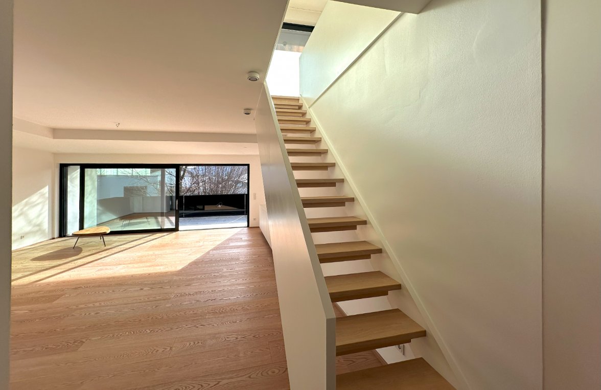 Property in 5020 Salzburg - Morzg: For car lovers! Penthouse maisonette with sun terrace and 8 garage spaces - picture 3