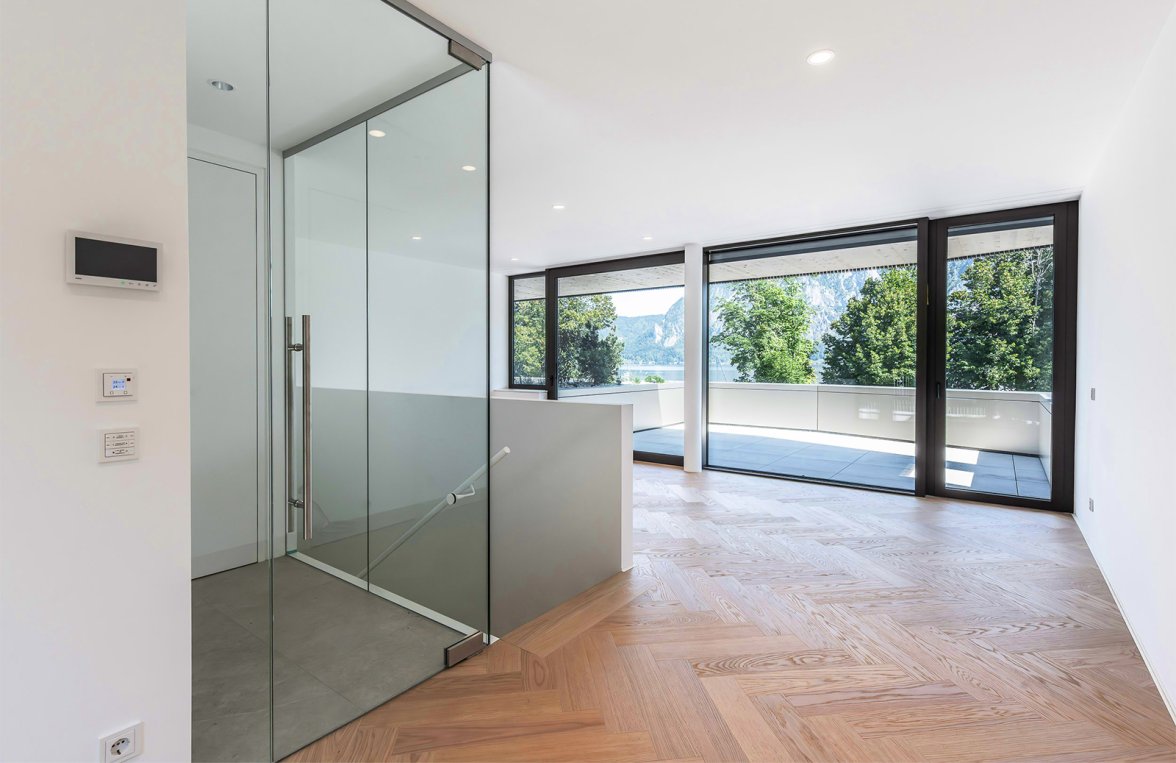 Property in 4801 Salzkammergut - Traunkirchen am Traunsee: Ultimate lakeside feeling! Maisonette on Lake Traunsee with private bathing area - picture 4