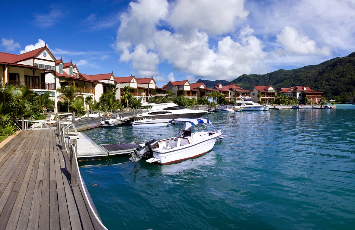 Property in - Mahe: EDEN PRIVATE ISLAND SEYCHELLES: Townhouse with wide-ranging views for best possible living comfort. - picture 5