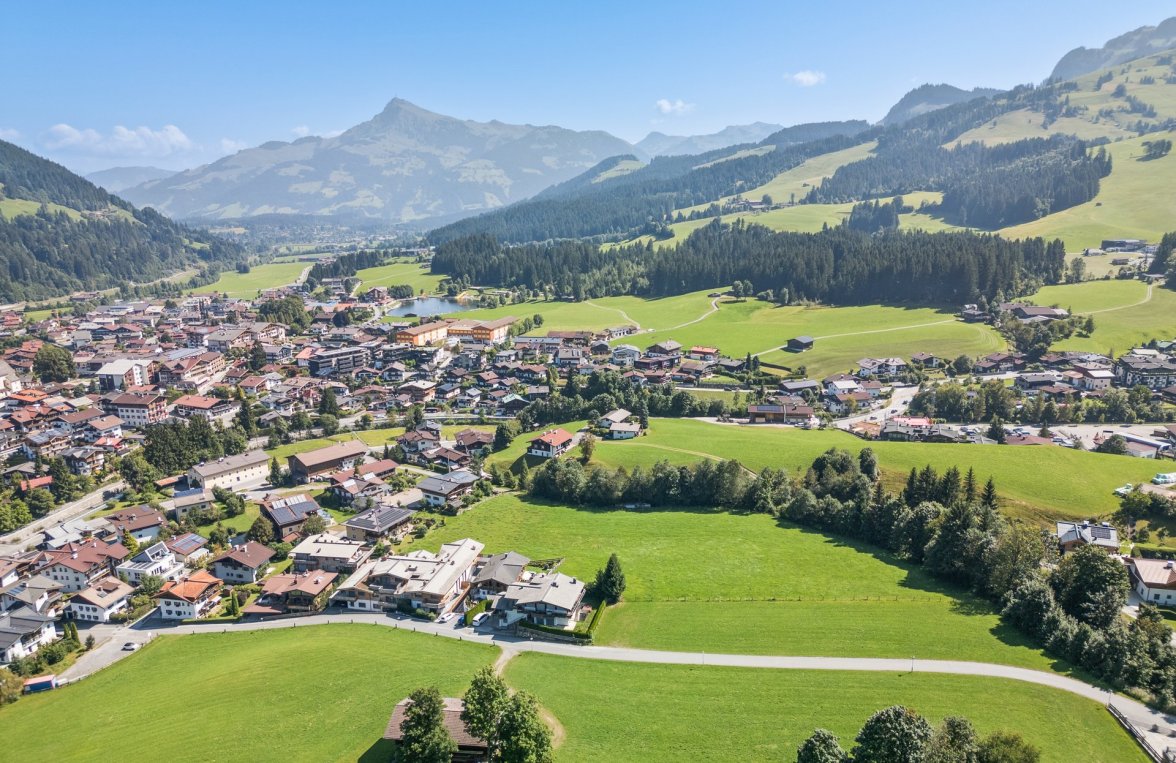 Property in 6365 Kitzbüheler Alpen - Kirchberg in Tirol: Love at first sight! Spectacular view of the “Streif” from your own sun terrace - picture 7