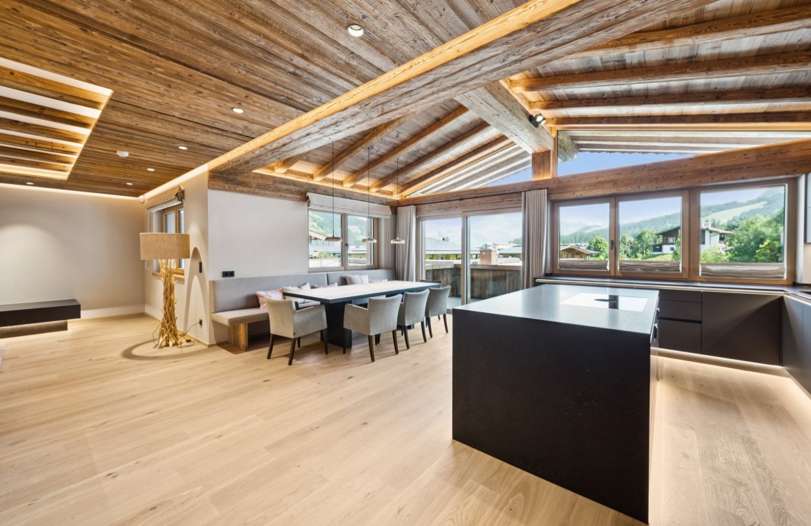 Property in 6365 Kitzbüheler Alpen - Kirchberg in Tirol: Love at first sight! Spectacular view of the “Streif” from your own sun terrace - picture 2