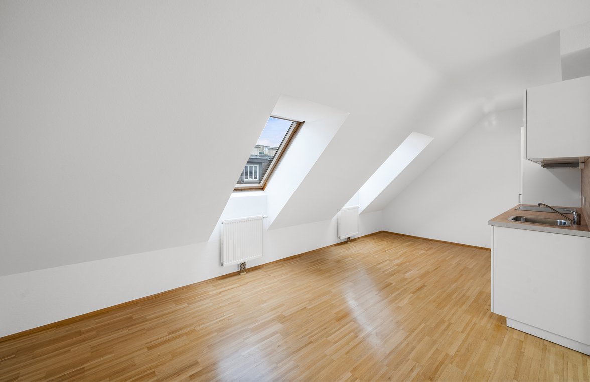 Property in 1170 Wien, 17. Bezirk: Attic flat in renovated old building with open space - picture 3