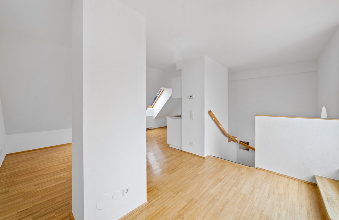 Property in 1170 Wien, 17. Bezirk: Attic flat in renovated old building with open space - picture 2