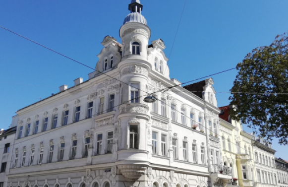 Property in 1180 Wien, 18. Bezirk: Fantastic old building apartment with charm in the 18th district!