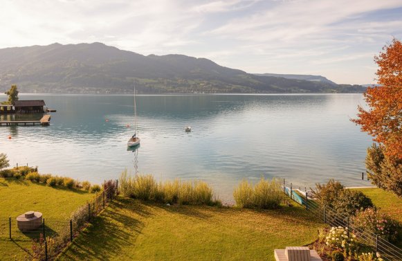 Immobilie in 5340 Salzkammergut - Attersee: Leben am türkisblauen Attersee! Traumvilla mit direktem Seezugang im Salzkammergut