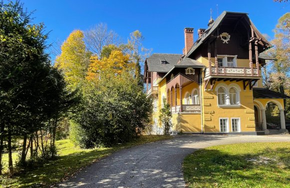 Immobilie in 4820 Bad Ischl / Salzkammergut: Salzkammergut-K&K-Villa in Alleinlage auf 5,7 ha großem Grund