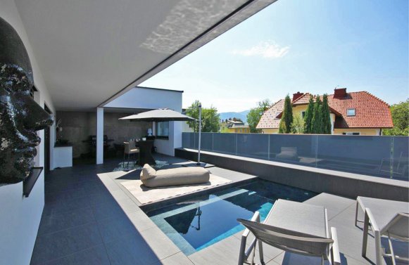 Property in 4810 Gmunden: Designer penthouse apartment with private lift and pool terrace