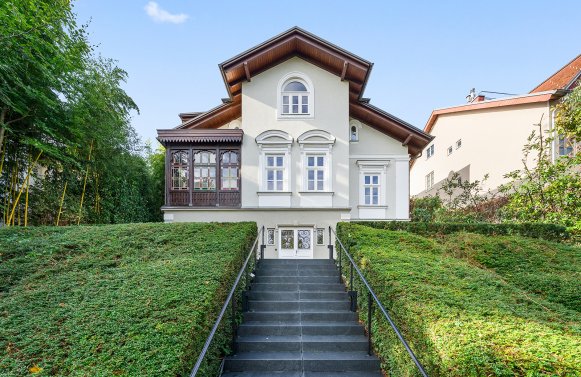 Immobilie in 3400 Niederösterreich - Klosterneuburg: Repräsentative Jugendstilvilla: Detailgetreu saniert mit Gästehaus und Weinkeller