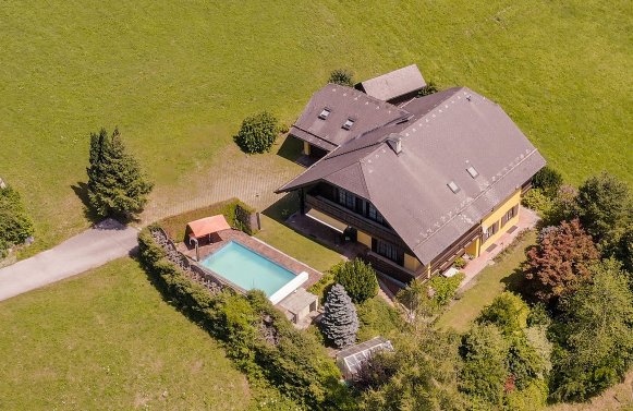 Property in 5303 Salzburg - Thalgauberg: Imposing country house on a south-facing slope