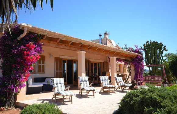 Property in 07650 Spanien - Santanyí: Charming country house with holiday rental licence near Santanyí