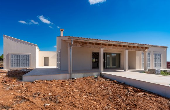 Property in 07650 Spanien - Santanyi: Stylish new-build finca with a view till Santanyi!