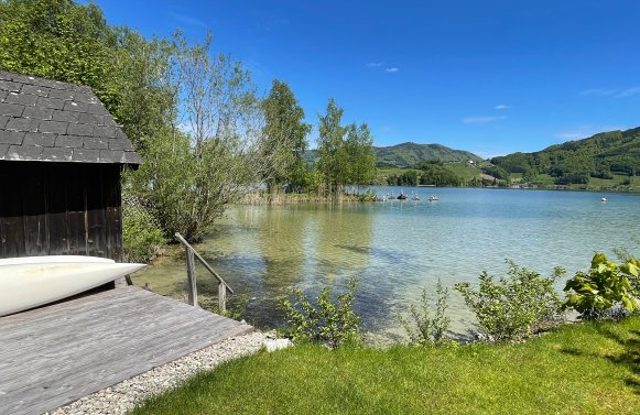 Property in 5310  St. Lorenz direkt am Mondsee: Salzkammergut - Mondsee! Summer in your new home with your own swimming area!